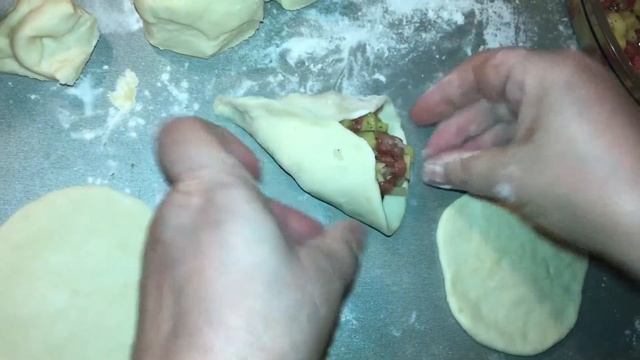 Треугольники - Пирожки с мясом и картофелем смотреть онлайн