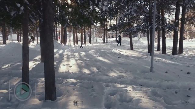 Белоярский. Центральная детская площадка. Март 2021 [YouVideo] смотреть онлайн