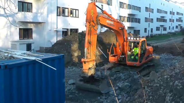 Doosan Daewoo Solar 175 LCV Excavator смотреть онлайн