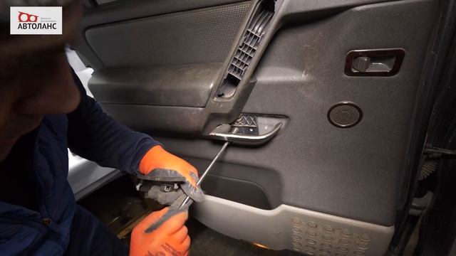 Разбор и демонтаж передних и задних дверей, крышки багажника на Nissan Armada / Titan. смотреть онлайн