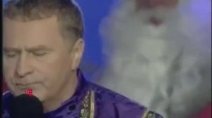 Летят перелетные птицы.