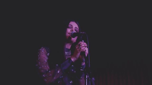 Shruti Haasan - Skin (Live at Laylow) [London UK]. смотреть онлайн