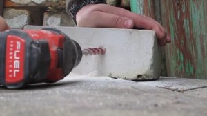 Сверление отверстия в кирпиче безударным способом диаметр 14 мм