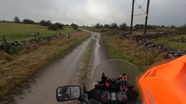 The Vstrom 650, Bonsall Moor and Slaley in the Derbyshire rain смотреть онлайн