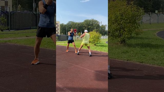 Работа на лапах в боксе | Отработка рабочих комбинаций на лапах для боксера #спорт #бокс смотреть онлайн