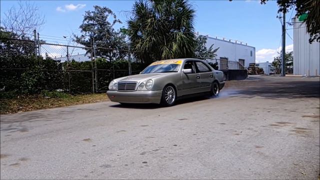 LS1 Swapped Mercedes Benz w210 burnout смотреть онлайн