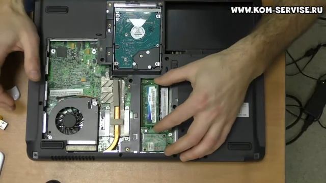 Как поменять модуль памяти и жесткий диск на ноутбуке ACER 5320, 5720 смотреть онлайн