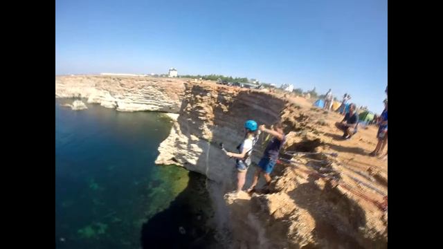 Семенновых Анна мыс Фиолент. прыжки с верёвкой в Крыму с командой Skyline смотреть онлайн