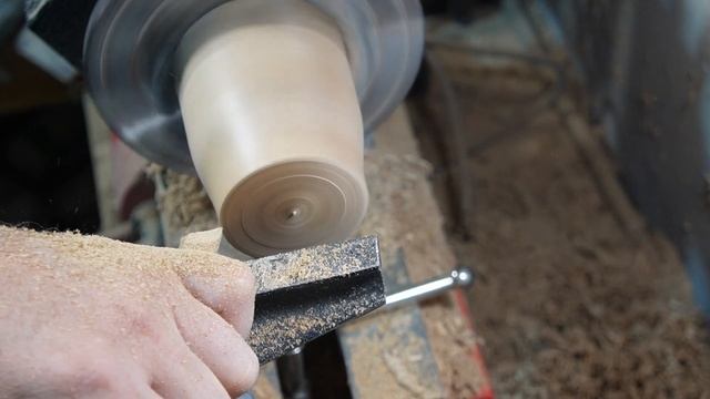 Изготовление чайной чашки в дополнение к блюдцу. Материал маньчжурский орех