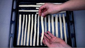 Нарезаю СЛОЕНОЕ ТЕСТО на полоски, ЗАПЕКАЮ и собираю ВКУСНЕЙШИЙ ТОРТ всего из 3-х ингредиентов!