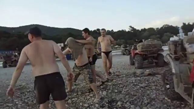 Ниндзя, пляж и квадроцикл смотреть онлайн
