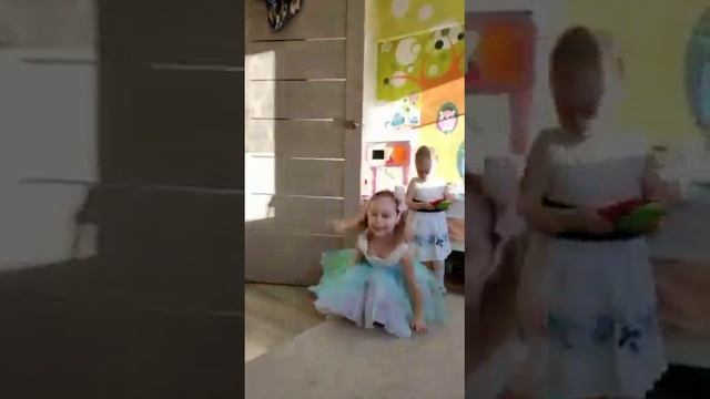Детская песенка про яндекс станцию Алису алиска ириска смотреть онлайн