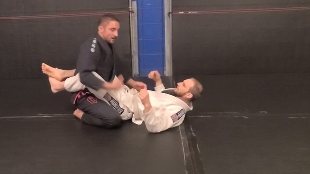Weekly Lesson #28 Guard Break, to Pass, to Submission смотреть онлайн