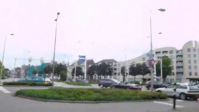 Porsche Boxter Spyder driving through Roermond смотреть онлайн