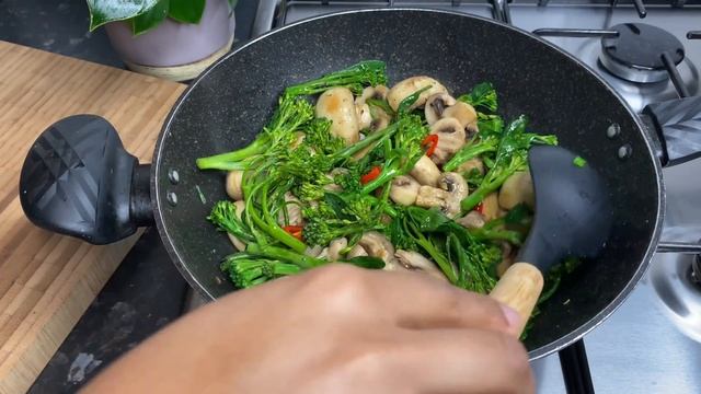 Stir-Fry Broccoli and Mushroom || Healthy Vegetarian Recipe || TERRI-ANN’S KITCHEN смотреть онлайн