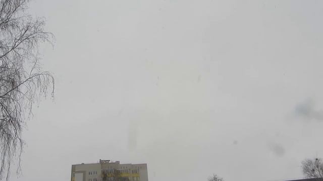 Небо решило, что снега мало... смотреть онлайн