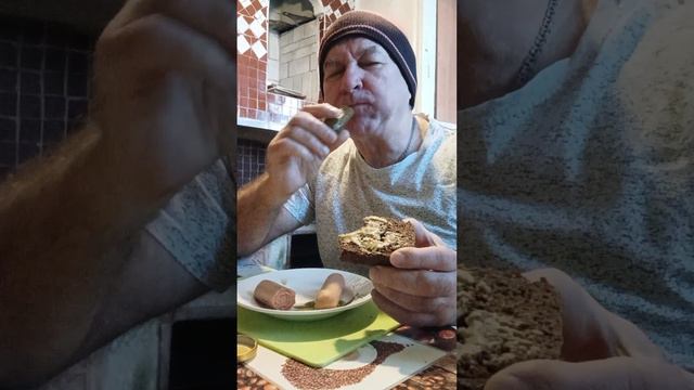 На перекус две сосиски с горчицей. смотреть онлайн