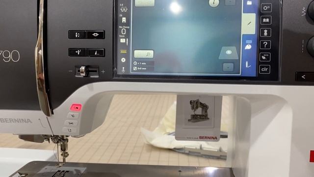 BERNINA 790 Pro- Unbox and Explore All New Features смотреть онлайн