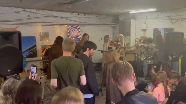 устроили кантри на квартирнике | cotton eye joe смотреть онлайн