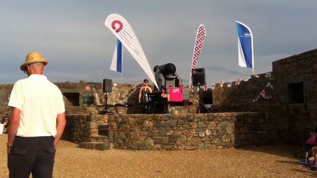 Jo and Lydia - Jolene - Castle Cornet - 26/07/13 смотреть онлайн