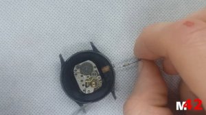 Как вытащить заводную головку из наручных  механических часов ЛУЧ 1801