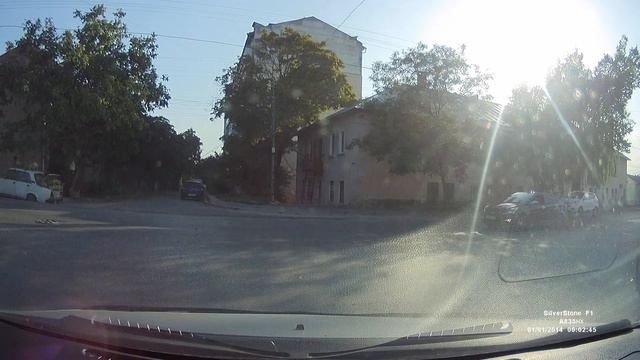 КТО ВЫПУСКАЕТ ДИБИЛОВ НА ДОРОГУ смотреть онлайн