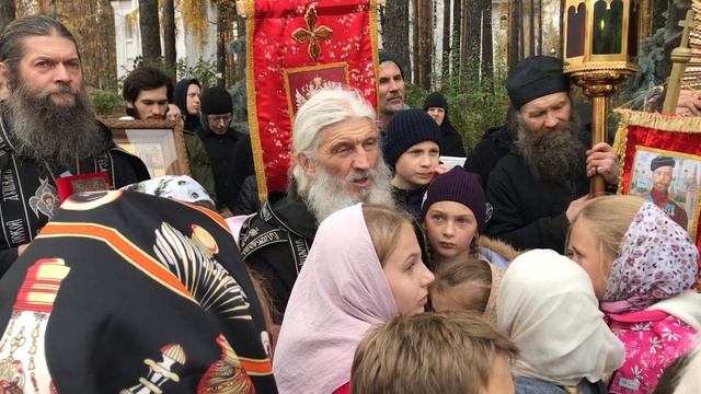 Спорительница хлебов - самый радостный православный монастырь. Крестный ход и проповедь. смотреть онлайн