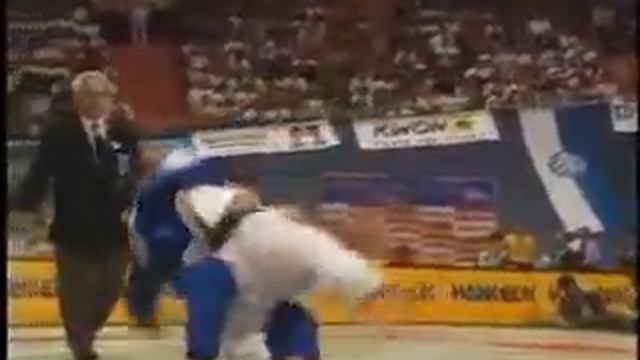 JUDO 2001 World Championships: Yusuke Kanamaru 金丸 雄介 (JPN) - Vitaly Makarov (RUS)