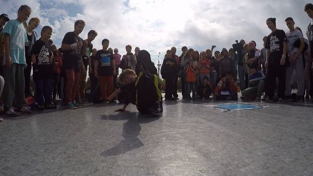 ЧЁ и TORI vs MINI MAX и ЯРОСЛАВ | 1/4 FINAL | КОРОЛИ УЛИЦ | ВЛАДИМИР | 2015 смотреть онлайн
