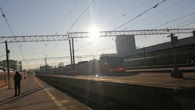 // Электропоезд ЭД4М-0436 прибывает на Павелецкий вокзал. // смотреть онлайн