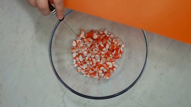 Салат "Красное море" с крабовыми палочками//Быстрый и вкусный салат смотреть онлайн