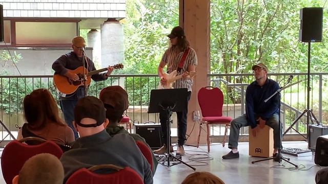 Sliding away live at "Les Bardes de L'ile" September 2022 смотреть онлайн