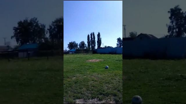 Проверяем мячи. Мой и подругин. Вообще это видео должно было быть больше, но я не так смонтировал смотреть онлайн