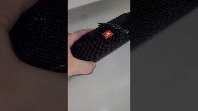 JBL FLIP 4 BASS TEST AND WATER TEST/ 100%/ OMG смотреть онлайн