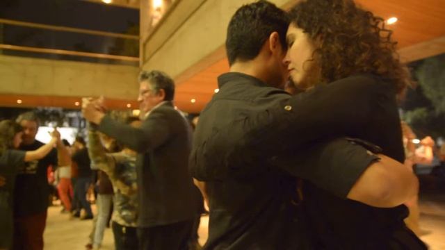 "De Mi Barrio" por tango a Cuerda en Milonga Callejera смотреть онлайн