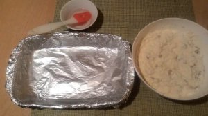 Творожная запеканка с изюмом и бананом.