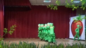 Танец "Гусеница".