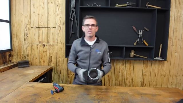 GWG 12V-50 S von BOSCH - Der neue 12V Akku-Geradschleifer im Schleiftest! || ToolGroup смотреть онлайн