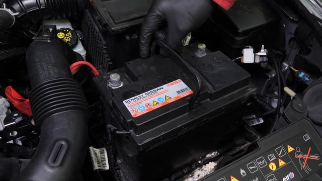 How to replace the car battery Captur 1 0.9 TCe ? смотреть онлайн
