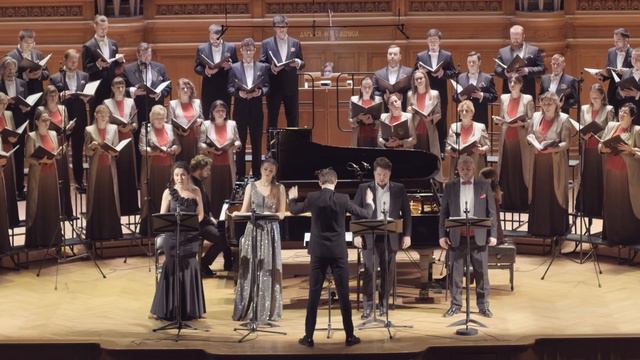 Минин-хор: Gloria in excelsis Deo ("Маленькая торжественная месса" Дж. Россини) смотреть онлайн