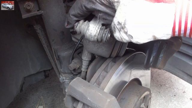 Замена колодок на переднем мосту Mercedes W212 смотреть онлайн
