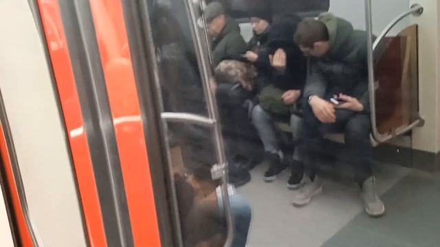 метро СПб новый поезд метро Балтиец смотреть онлайн