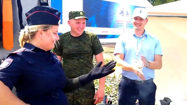 Испытание огнеупорных перчаток, компания Totall смотреть онлайн