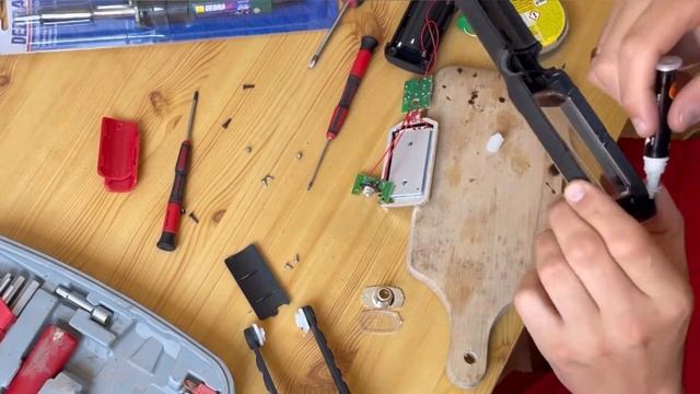 Огляд і ремонт фонарика YATO . Фонарик дальнобойщика. смотреть онлайн