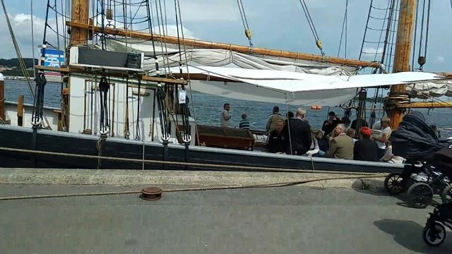 ЖИЗНЬ В ДАНИИ. МУЖА ЗАБИРАЮТ В АРМИЮ смотреть онлайн