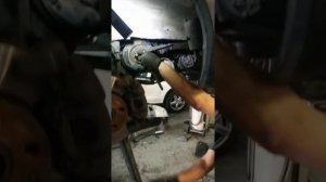 Как открутить болт шкива коленвала, фольцваген т4