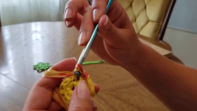 How to Crochet Simple Flower Bookmark Out of Plastic Yarn (Plarn) смотреть онлайн