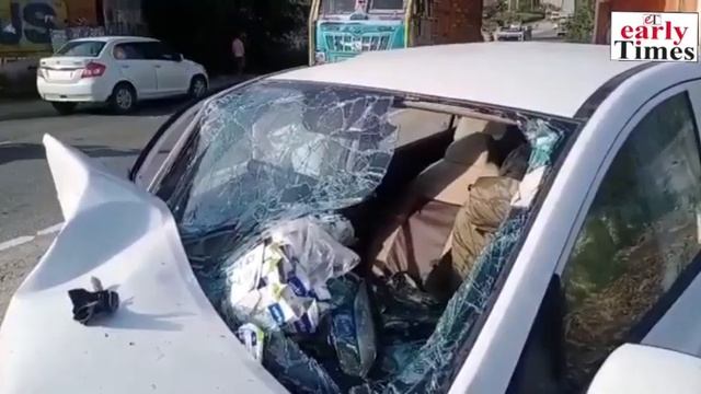 4 persons injured after two cars collide at Nanak Chak rail bridge Samba. смотреть онлайн
