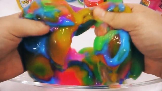 Видео обзоры для детей. Смешиваем лизуны и краски. Учим Цвета. Своими руками. Часть 3. KidSmileTV смотреть онлайн