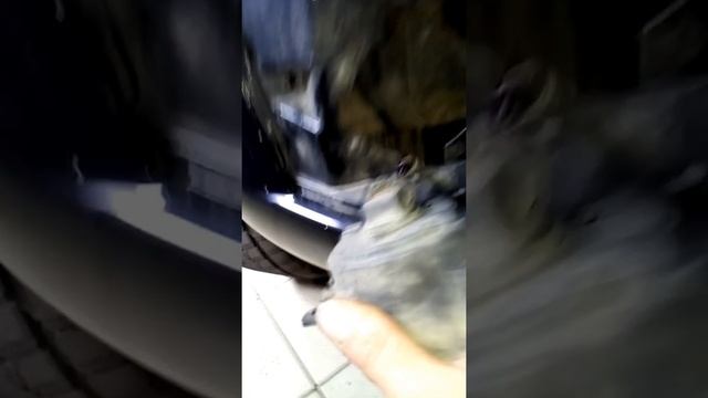 Mitsubishi L200 замена лампочки или противотуманной фары смотреть онлайн